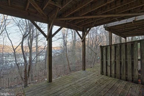 2472 Sylvan Moor Ln, Woodbridge VA  22191-6354 exterior