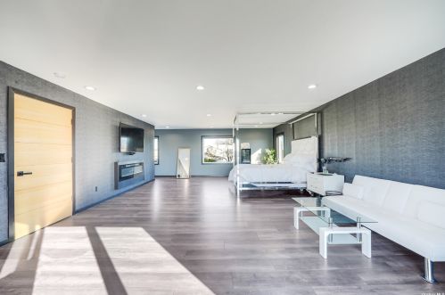 110 Schooner Ln, Copiague NY  11726-5311 exterior