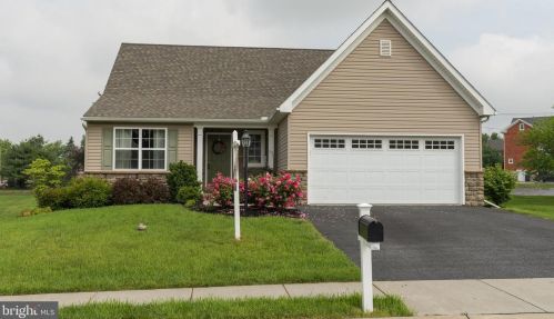 3113 Farmview Dr, Lapark, PA 17562-9441