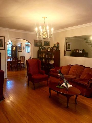 939 Duncan St, Bronx, NY 10469-3729