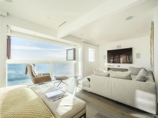 21628 Pacific Coast Hwy, Malibu CA  90265-5209 exterior