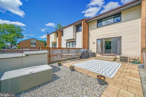 200 Canterbury Ct, East Windsor NJ 08520-5509 exterior