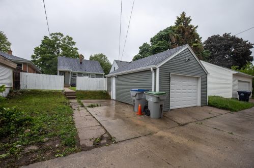 4334 70th St, Milwaukee WI  53216-1168 exterior