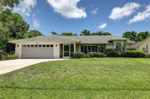 4988 Flintstone Ave, Fort Pierce, FL 34983-2314