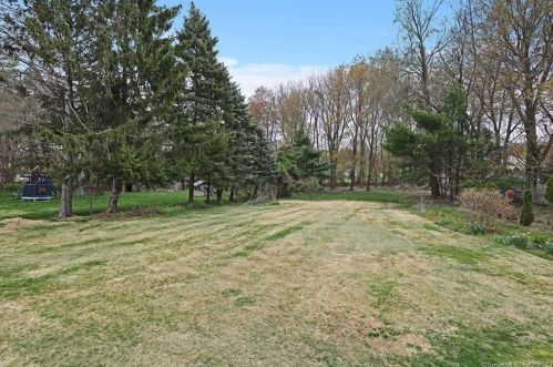 15 Benneville Rd, Milford CT  06461-2432 exterior