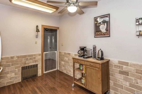 39 Beverly Ave, Floral Park NY  11001-3253 exterior