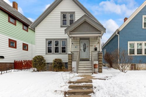 2832 Weil St, Milwaukee, WI 53212-2648