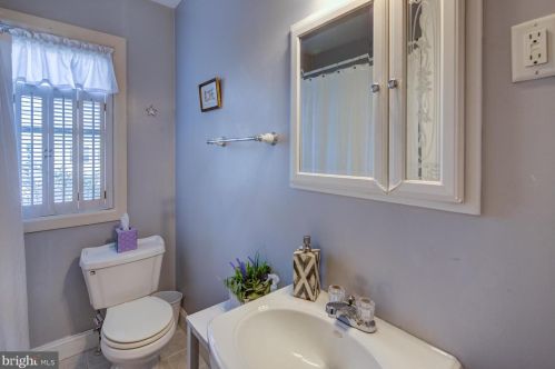 301 Summit Ave, Wilmington DE  19804-1725 exterior