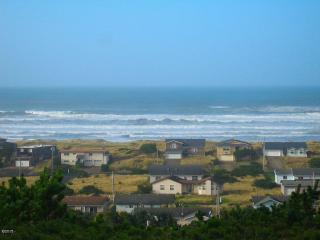 1606 Oceanview Dr, Waldport, OR 97394-9404
