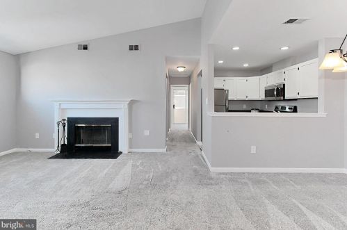 7712 Lexton Pl, Springfield, VA 22152-3829
