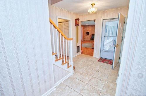 86 Maureen Dr, Bristol, CT 06010-2920