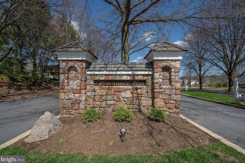 170 Stony Point Dr, Berwyn, PA 19312-2074