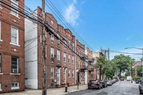 25-30 18th St, Long Island City, NY 11102-3801