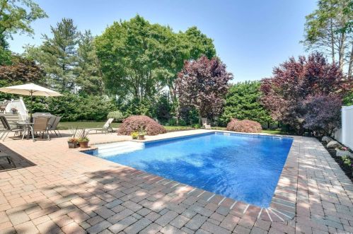 3 Lorijean Ln, Elwood NY  11731-4009 exterior