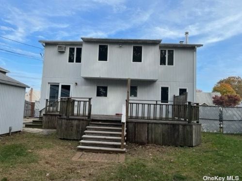 854 Pineneck Rd, Seaford, NY 11783-1321
