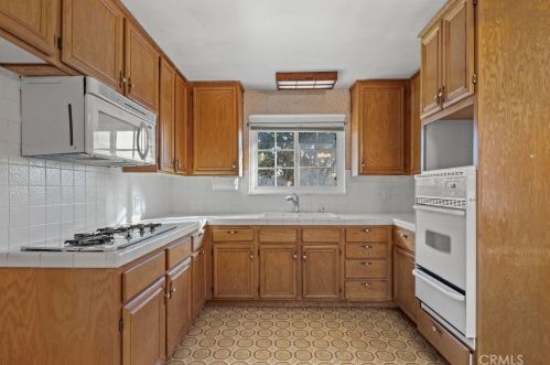 9581 Swallow Ln, Garden Grove CA  92841-2638 exterior