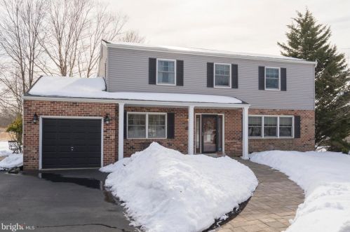 1162 Horseshoe Dr, Blue Bell, PA 19422-1948