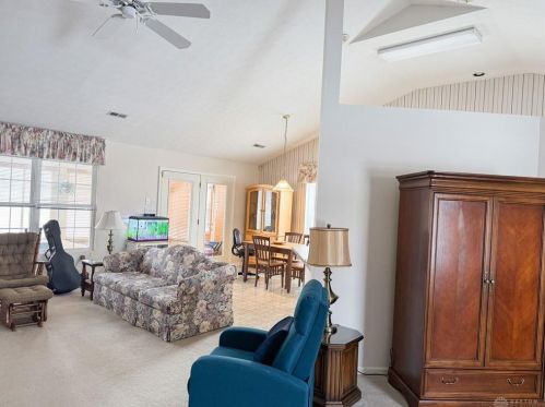 127 Un Rdg Dr, Englewood OH 45322-8773 exterior