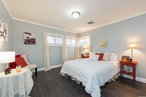 8 Prince Ln, Westbury NY  11590-6229 exterior