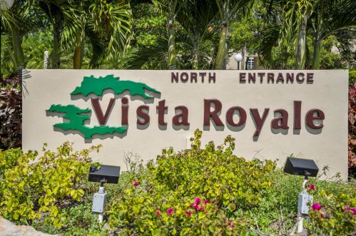 69 Royal Oak Ct, Vero Beach FL  32962-3731 exterior