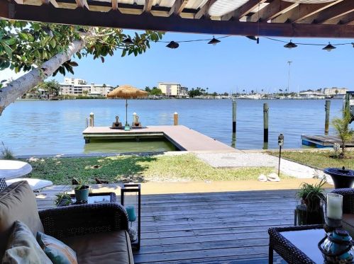 320 145th Ave, Saint Petersburg, FL 33708-2116
