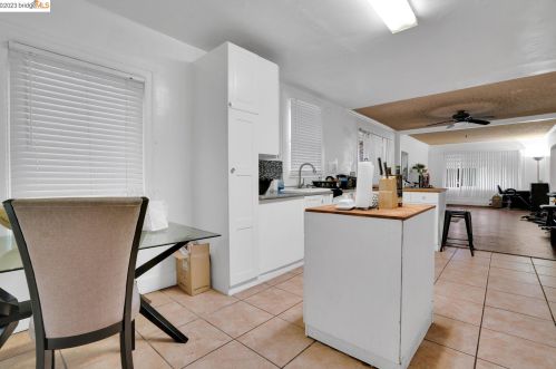 2283 80th Ave, Oakland CA  94605-3266 exterior