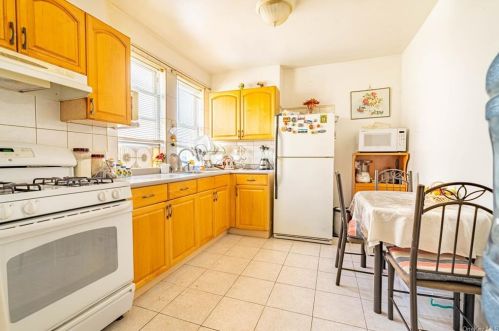 1847 Barnes Ave, Bronx NY  10462-3607 exterior