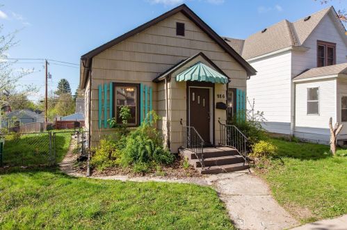 986 4th St, Saint Paul, MN 55106-5209
