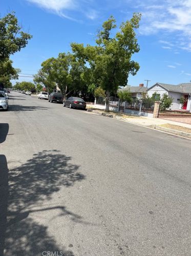8131 Bellingham Ave, North Hollywood, CA 91605-1304