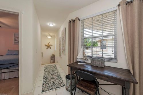 640 Luisa Ln, Naples, FL 34104-9428