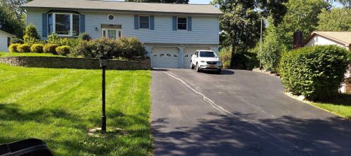 162 Riverview Dr, Fishkill, NY 12524-1441