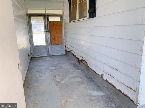 16902 Dupont Hwy, Harrington DE  19952-2476 exterior