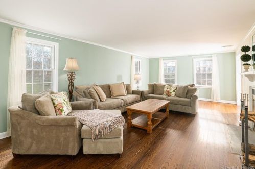 69 Cross Rd, New Canaan, CT 06840-6542