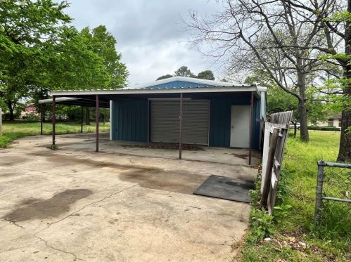 622 Hill St, Pilot Point, TX 76258-4181