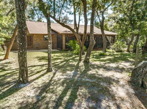 211 Bayshore Dr, Saint George Island FL  32328-3365 exterior