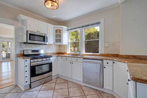 920 16 Ave, Saint Petersburg FL  33707-4113 exterior