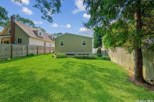 17 Teed St, Huntington Station NY  11746-4331 exterior