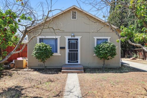 210 Cherry St, Lodi CA  95240-4804 exterior