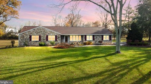 23 Acoma Ln, Collegeville, PA 19426-1701