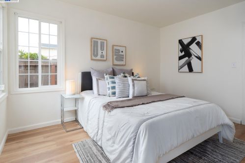 1451 Havenscourt Blvd, Oakland CA  94621-3627 exterior