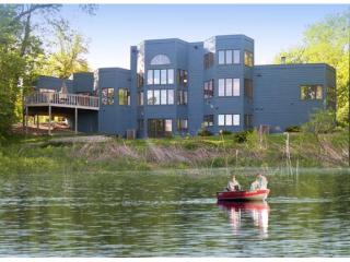 7911 Pickfair Dr, Minneapolis, MN 55438-1377