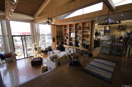 9325 Marina Pacifica Dr, Long Beach CA 90803-7004 exterior