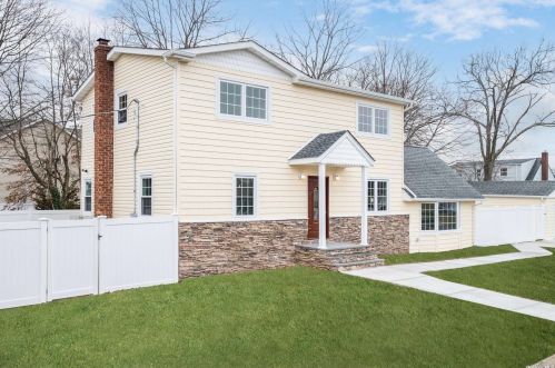 596 Midvale Ave, Hempstead, NY 11554-5316