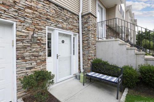18 Riverview Ct, Brookfield Center, CT 06804-1071