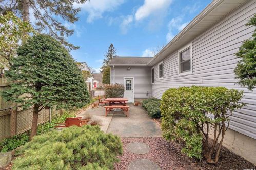 538 5 St, Elwood NY  11731-2105 exterior