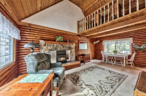 1860 F St, South Lake Tahoe CA  96150-3630 exterior