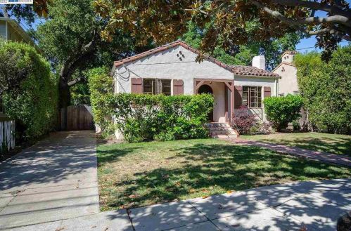 121 Somerset St, Redwood City, CA 94062-1823