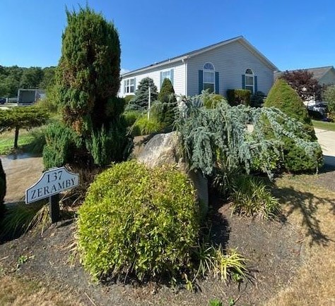 137 Lark Ln, Tiverton, RI 02878-5603