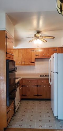 5 Danbury Ct, Airmont, NY 10901-8032