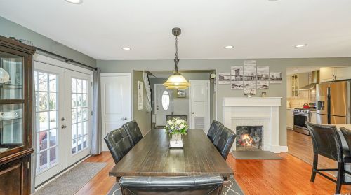 164 Earl St, Westbury, NY 11590-2945